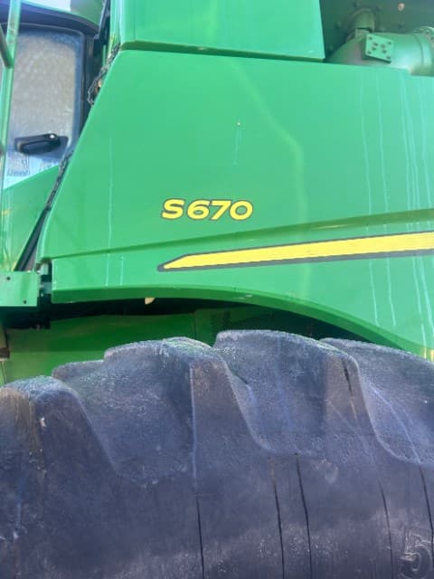 Image of John Deere S670 equipment image 1