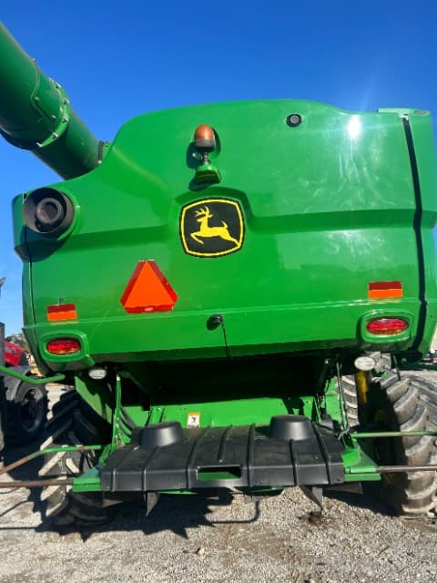 Image of John Deere S670 equipment image 4