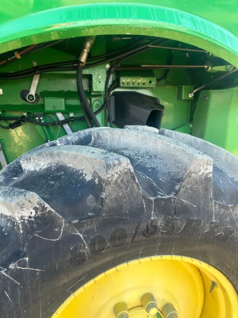Image of John Deere S670 equipment image 4