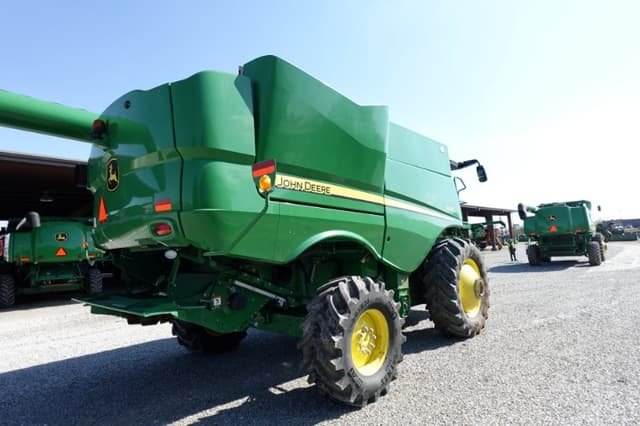 Image of John Deere S670 equipment image 4