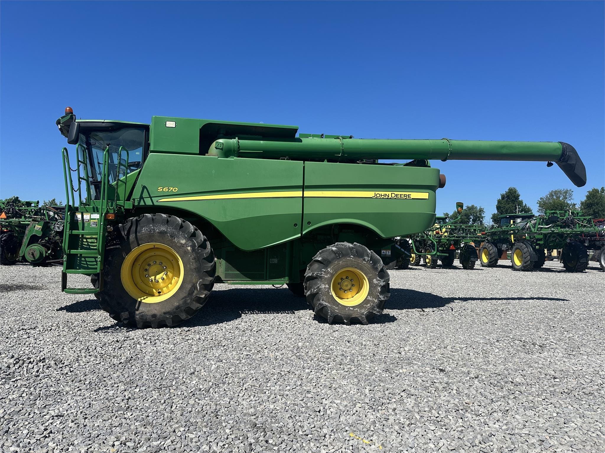 2015 John Deere S670 Equipment Image0