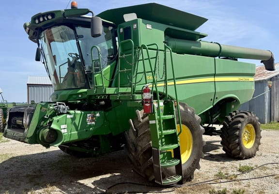 2015 John Deere S670 Equipment Image0