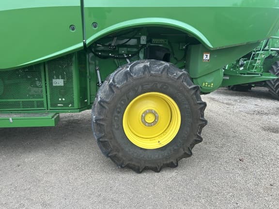 Image of John Deere S670 equipment image 3