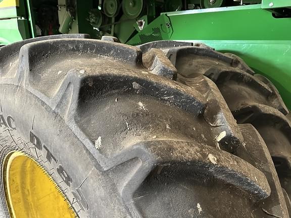 Image of John Deere S670 equipment image 1