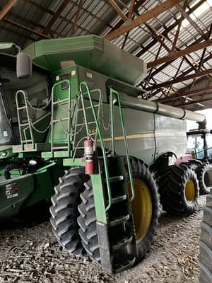 2015 John Deere S670 Image