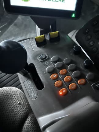 Image of John Deere S670 equipment image 4