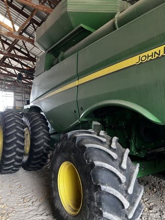 Image of John Deere S670 equipment image 1