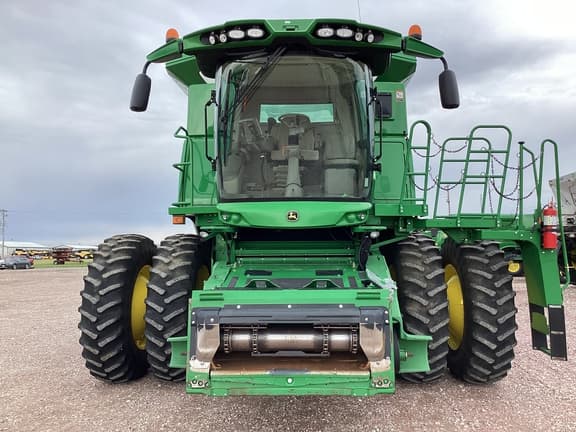 Image of John Deere S670 equipment image 1