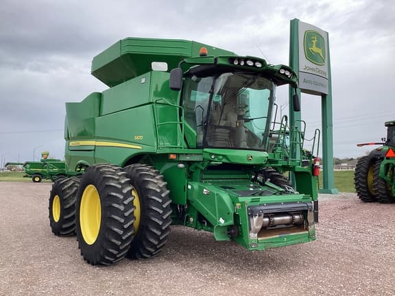 Image of John Deere S670 equipment image 2