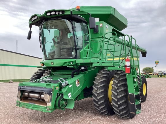 2015 John Deere S670 Equipment Image0