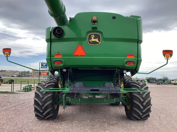 Image of John Deere S670 equipment image 4