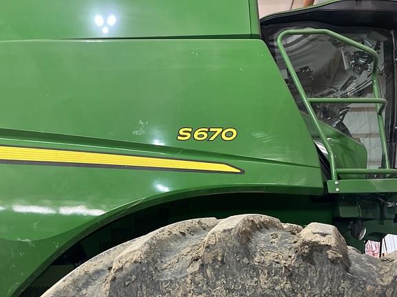 Image of John Deere S670 equipment image 2