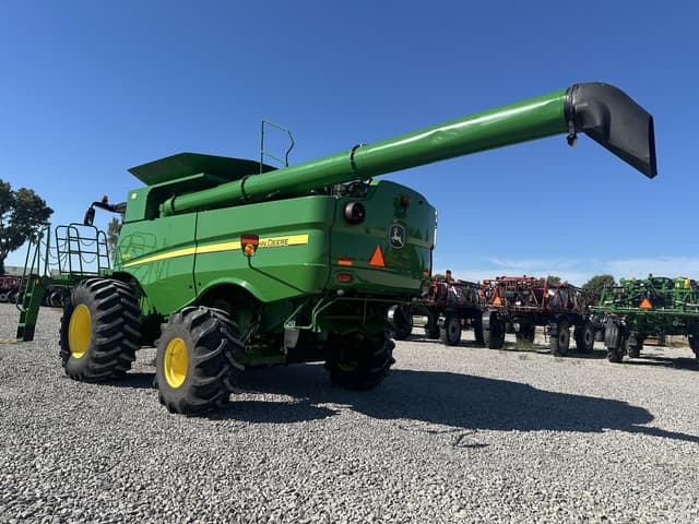 Image of John Deere S670 equipment image 4