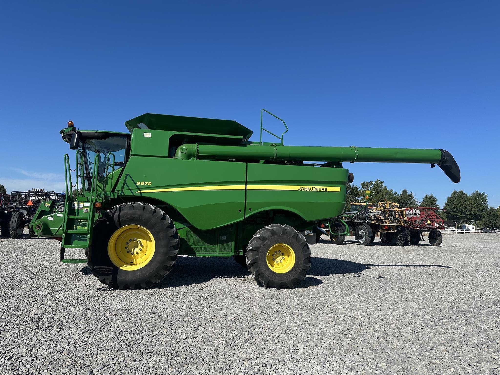2015 John Deere S670 Equipment Image0