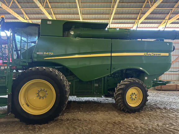 Image of John Deere S670 Image 0