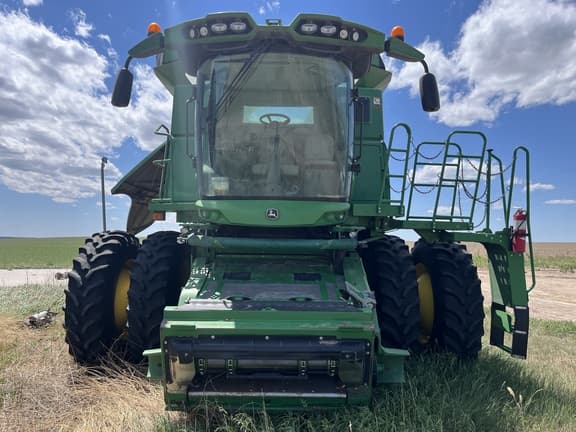 Image of John Deere S670 equipment image 1