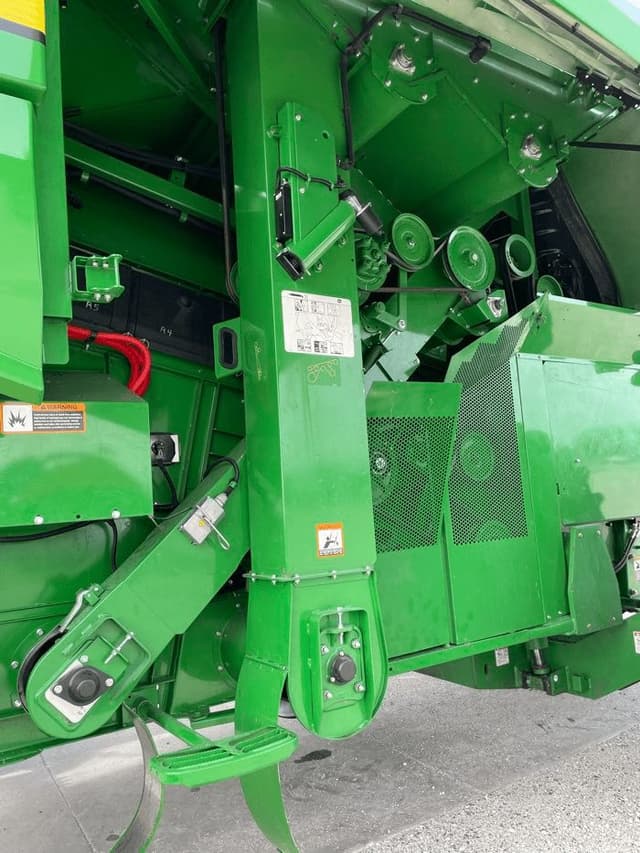 Image of John Deere S670 equipment image 4
