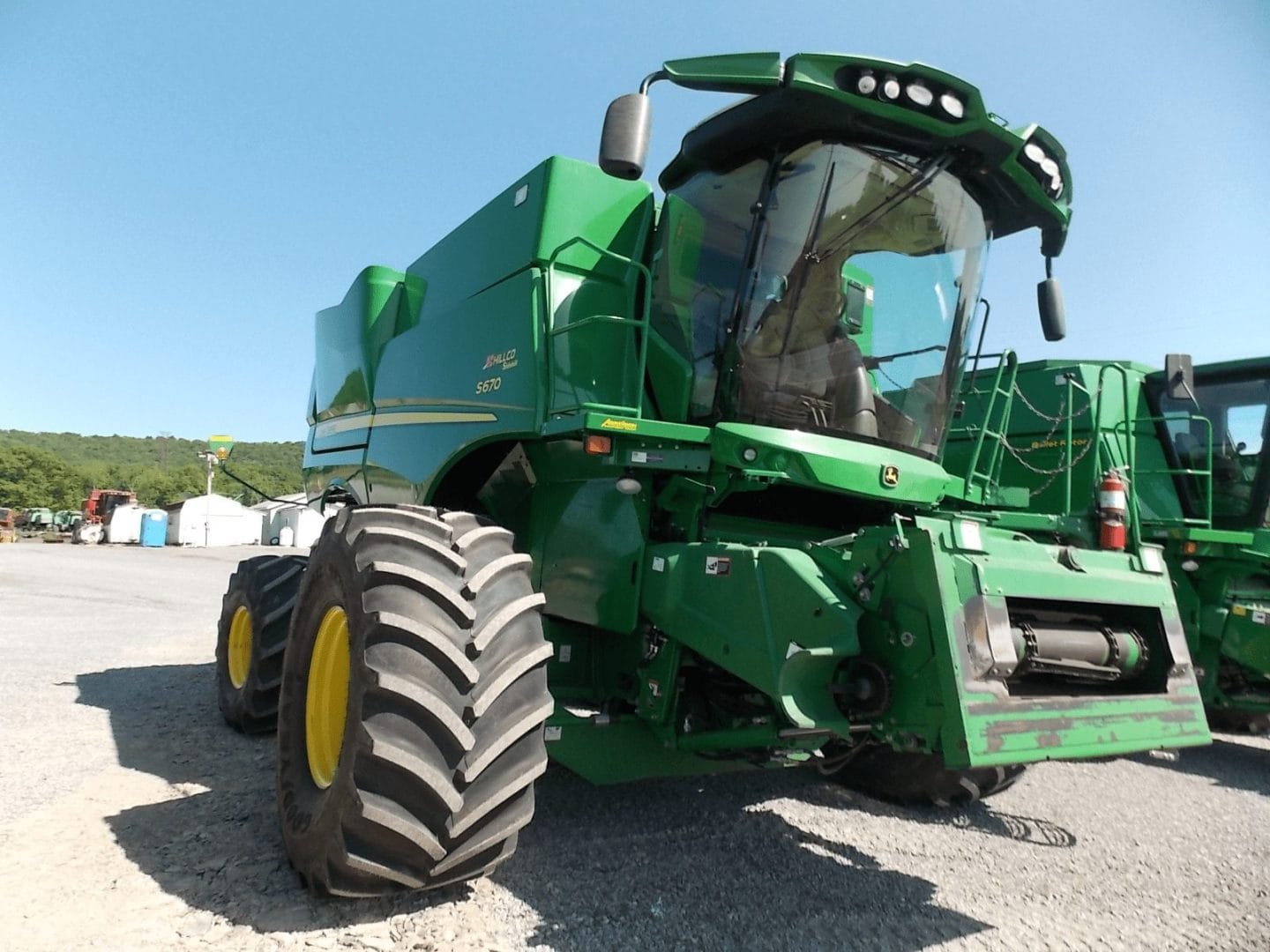 2015 John Deere S670 Equipment Image0