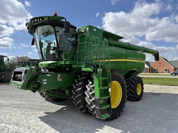 Image of John Deere S680 equipment image 1