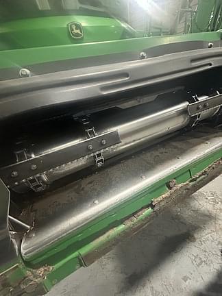 Image of John Deere S680 equipment image 4