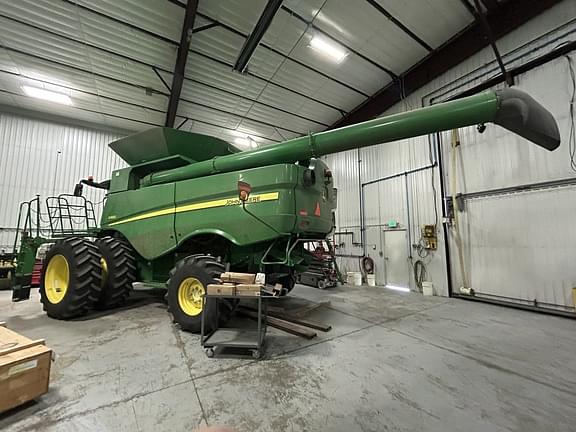 Image of John Deere S680 equipment image 2