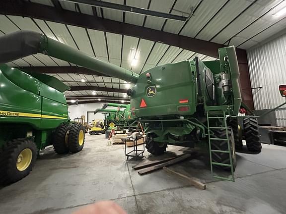 Image of John Deere S680 equipment image 3