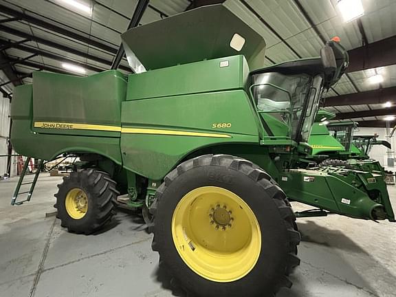 Image of John Deere S680 equipment image 1