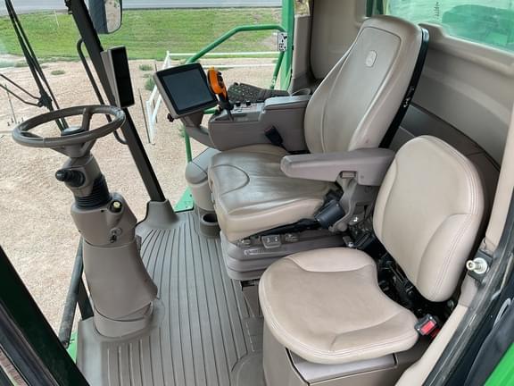 Image of John Deere S680 equipment image 4