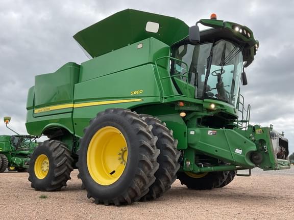 Image of John Deere S680 equipment image 2