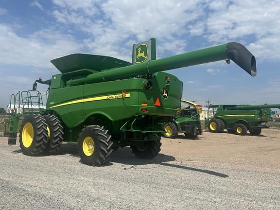 Image of John Deere S680 equipment image 2