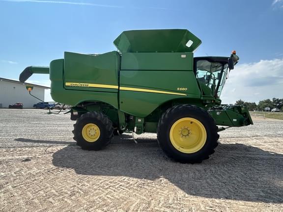 Image of John Deere S680 equipment image 3