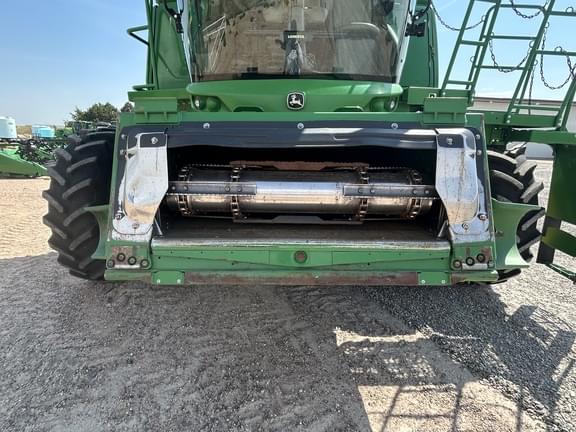 Image of John Deere S680 equipment image 4