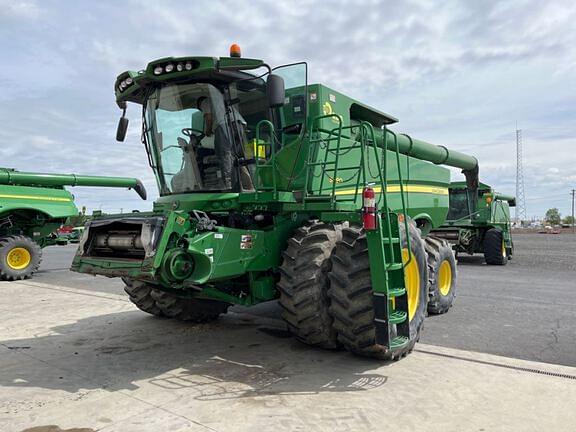 Image of John Deere S680 equipment image 1