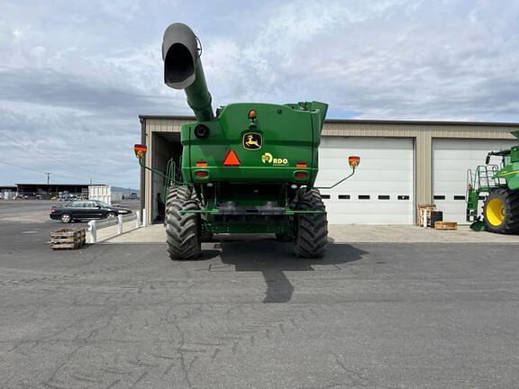 Image of John Deere S680 equipment image 4