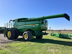 Main image John Deere S680 7