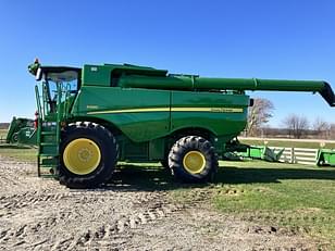 Main image John Deere S680 8