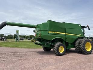 Main image John Deere S680 3