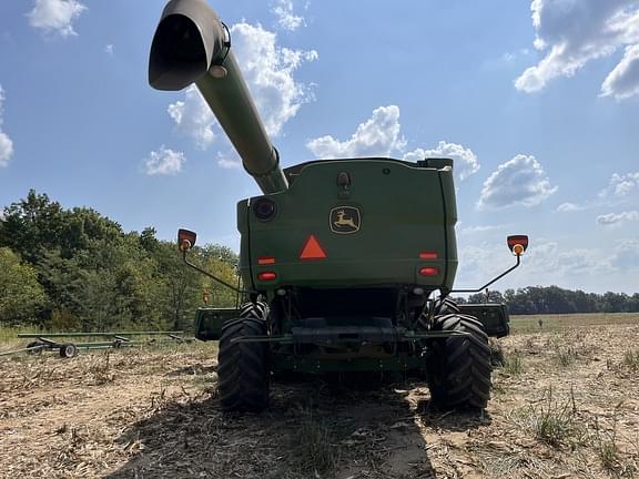 Image of John Deere S680 equipment image 4