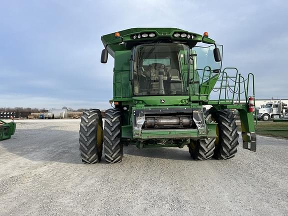 Image of John Deere S680 equipment image 1