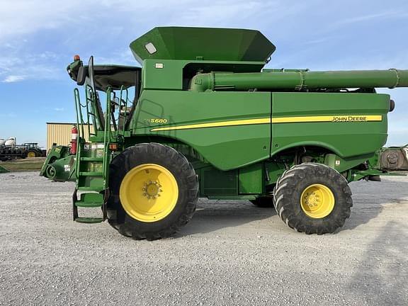 Image of John Deere S680 equipment image 4