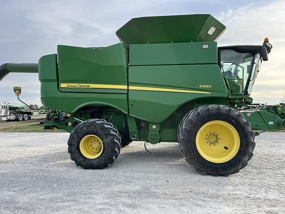 Image of John Deere S680 Primary image