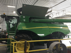 2015 John Deere S680 Image