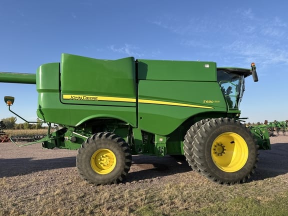 Main image John Deere S680