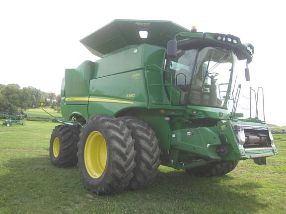 Image of John Deere S680 equipment image 1