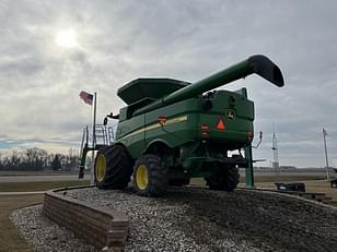 Main image John Deere S680 7