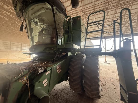 Image of John Deere S680 Primary image