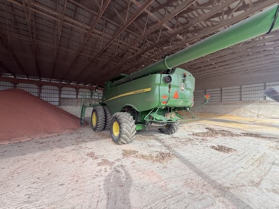 Image of John Deere S680 equipment image 2