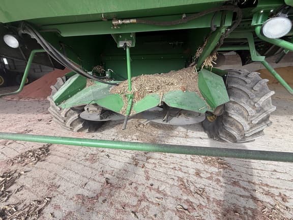 Image of John Deere S680 equipment image 4