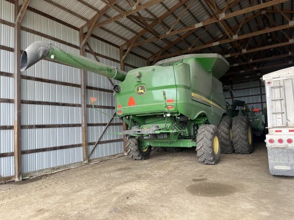 Image of John Deere S680 Primary image