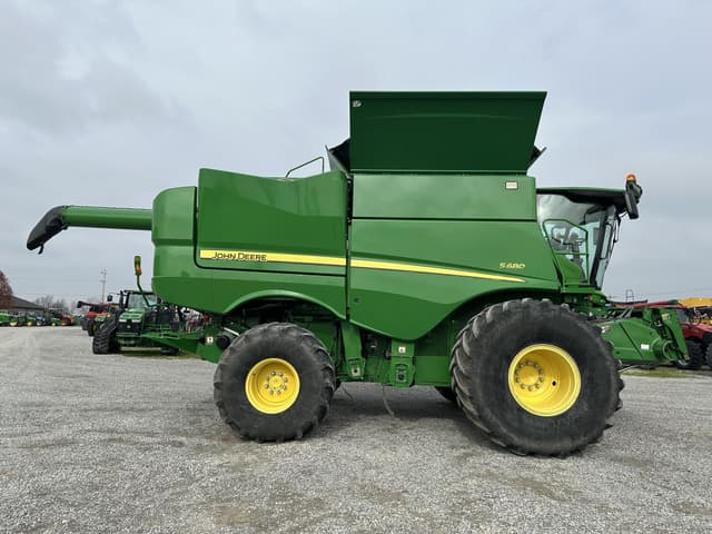 Image of John Deere S680 equipment image 1